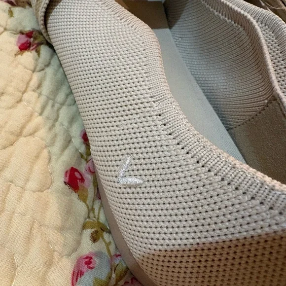 Vivaia Daphne Pointy Toe Mary Jane Bow Slip-On Flats Ivory Tan Sz 49 - Picture 2 of 10